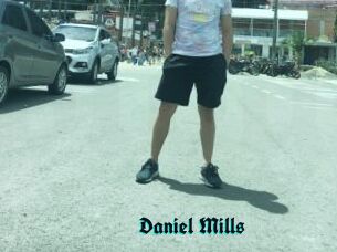 Daniel_Mills